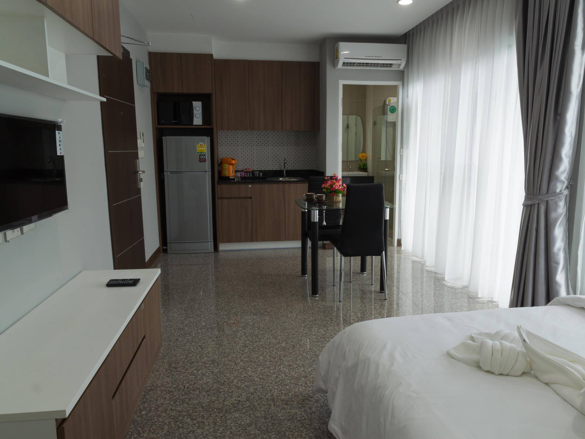 Modernbright Laemchabang Aparthotel Bang Lamung Eksteriør bilde