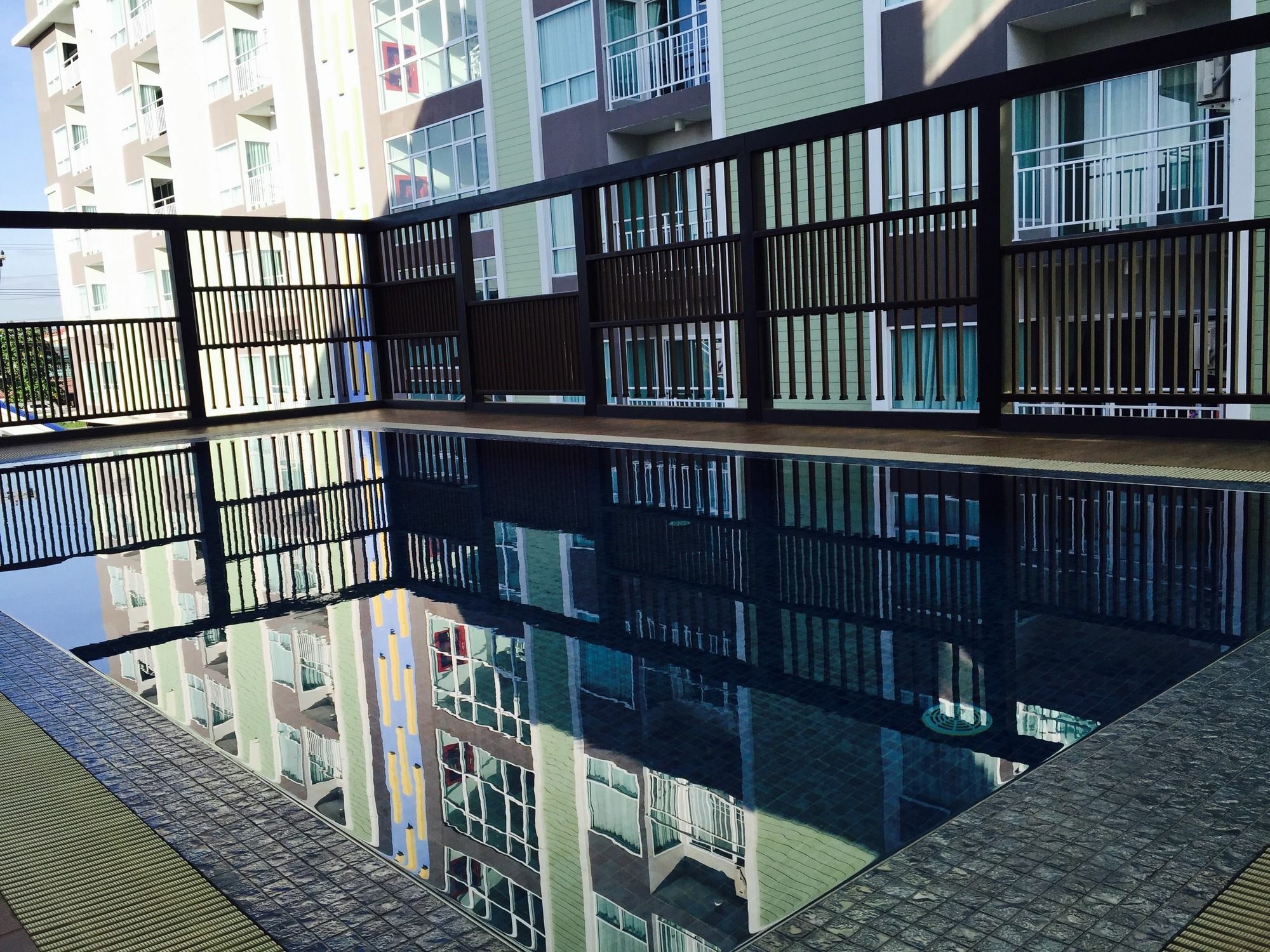 Modernbright Laemchabang Aparthotel Bang Lamung Eksteriør bilde