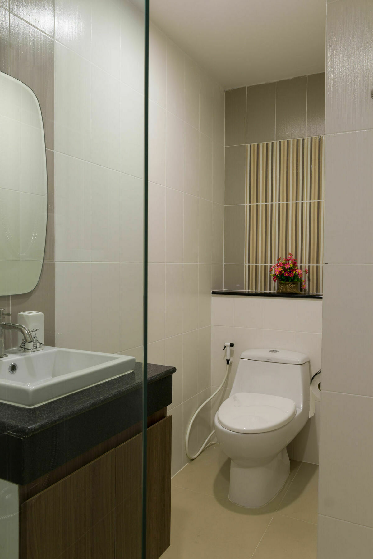Modernbright Laemchabang Aparthotel Bang Lamung Eksteriør bilde